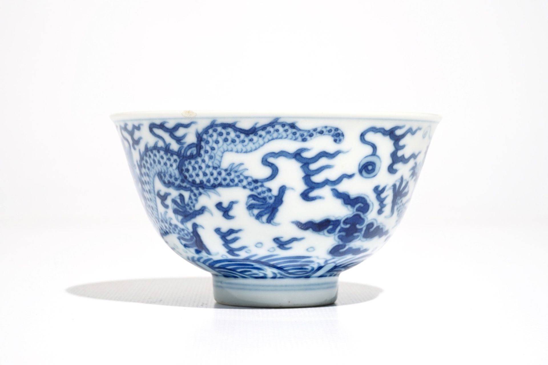 A Chinese blue and white dragon bowl, Daoguang mark, 19/20th C. - Image 4 of 6