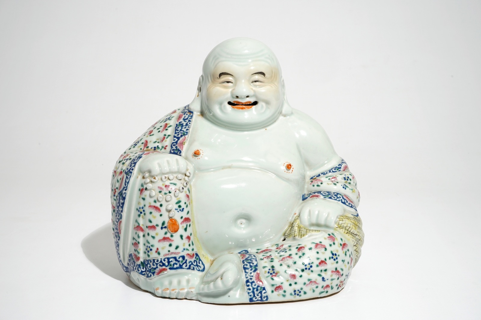 A Chinese famille rose model of Buddha, 19/20th C. - Image 2 of 7