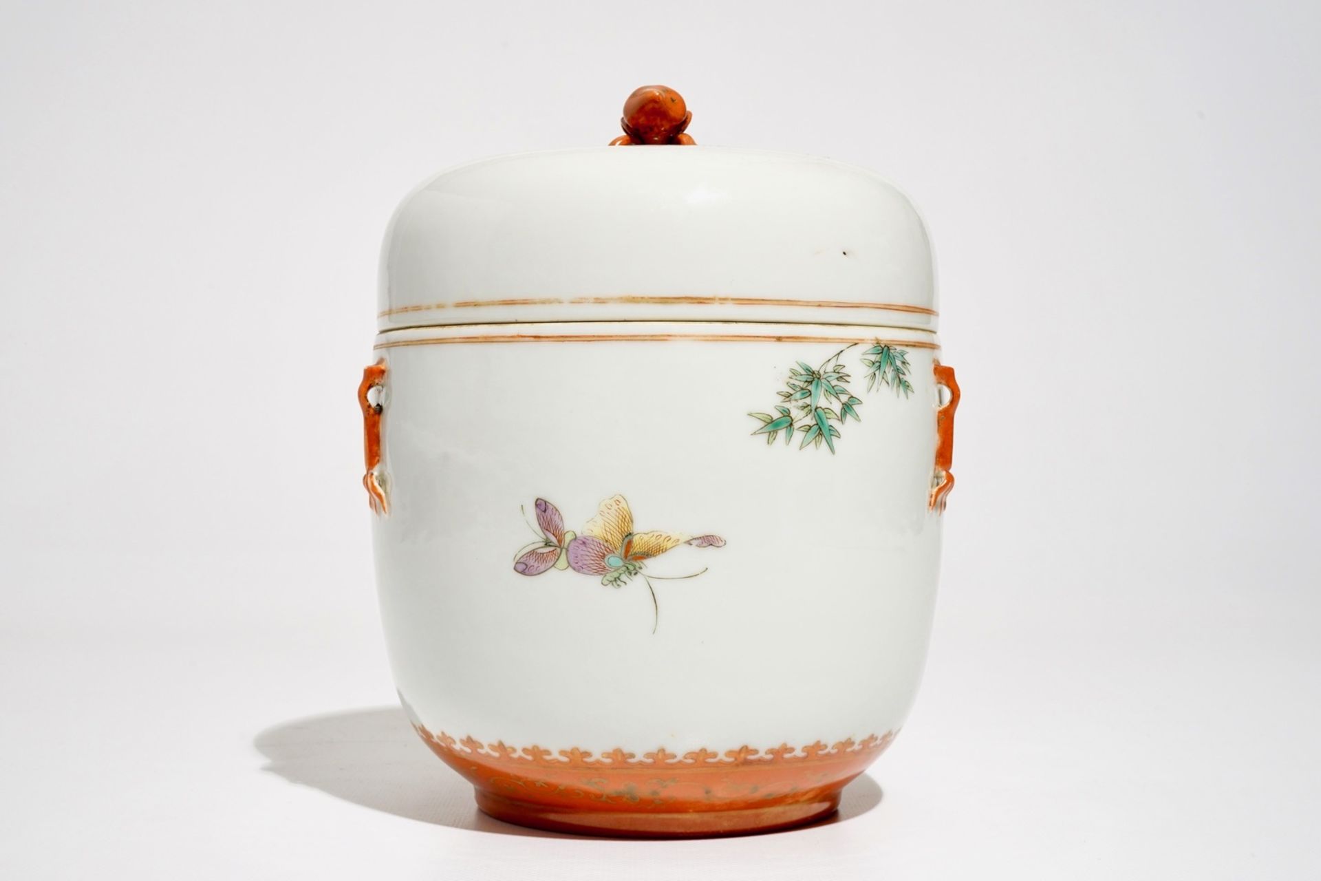 A large Chinese cylindrical box and cover, Qianlong mark, 19/20th C. - Image 3 of 7