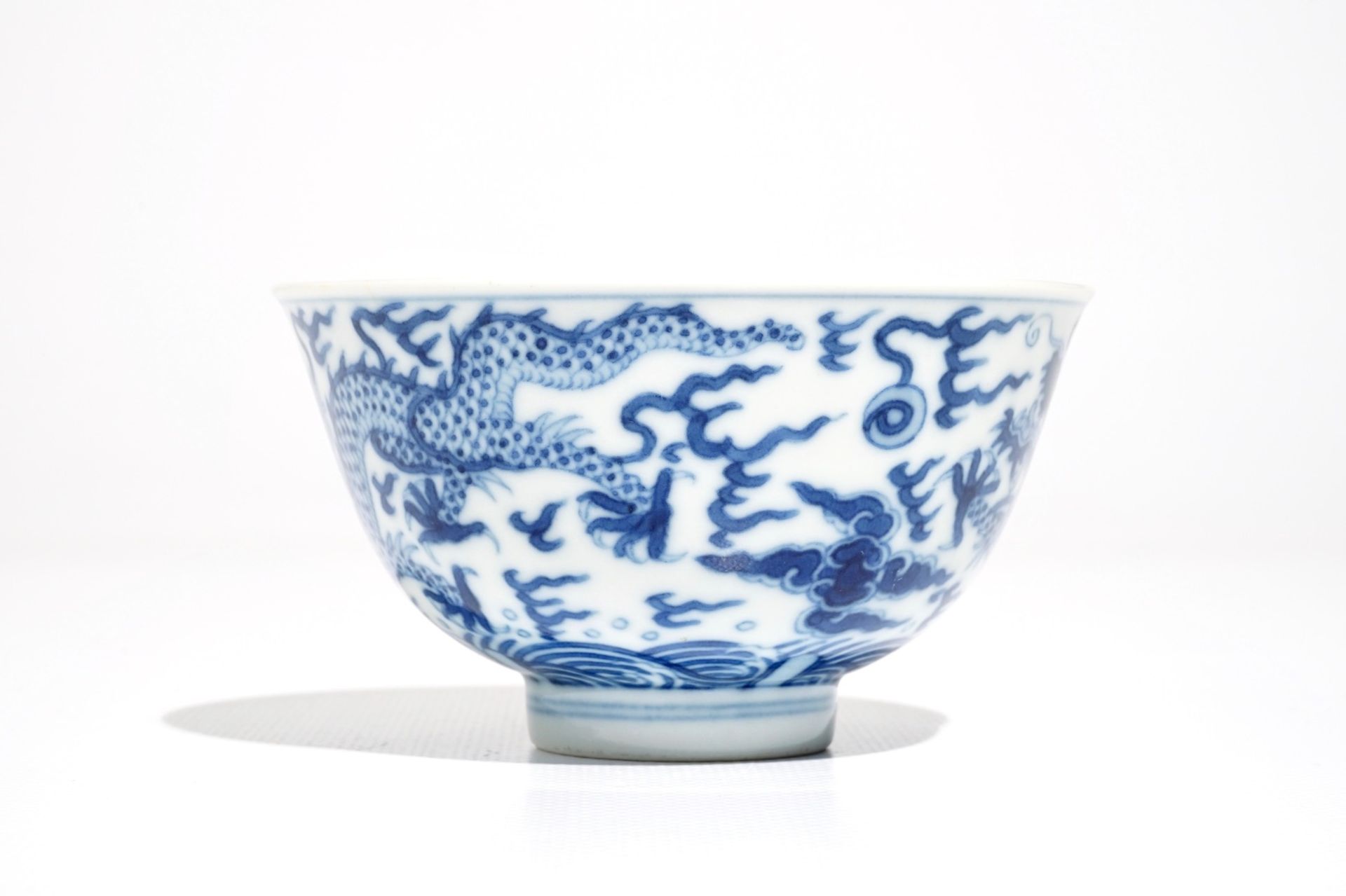 A Chinese blue and white dragon bowl, Daoguang mark, 19/20th C. - Image 2 of 6