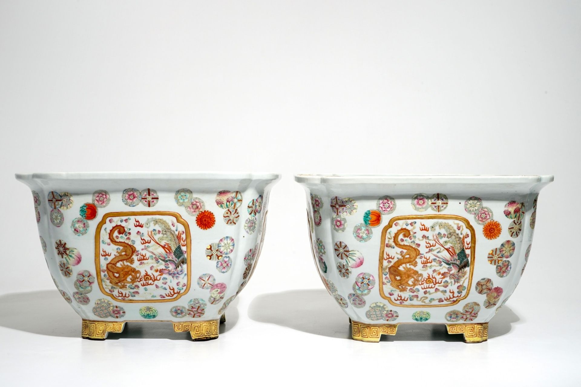 A pair of large Chinese famille rose jardinieres, 20th C. - Image 2 of 6