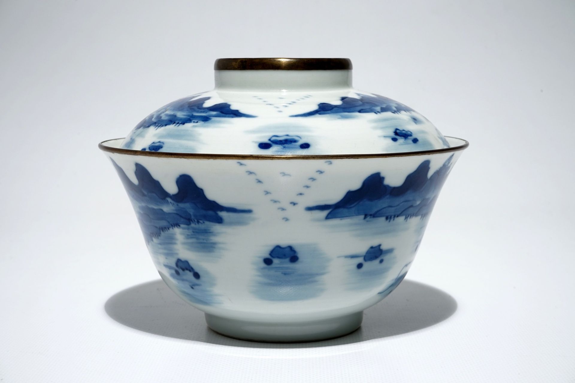 A Chinese blue & white "Bleu de Hue" covered bowl for the Vietnamese market, Xianfeng mark & period - Image 3 of 6