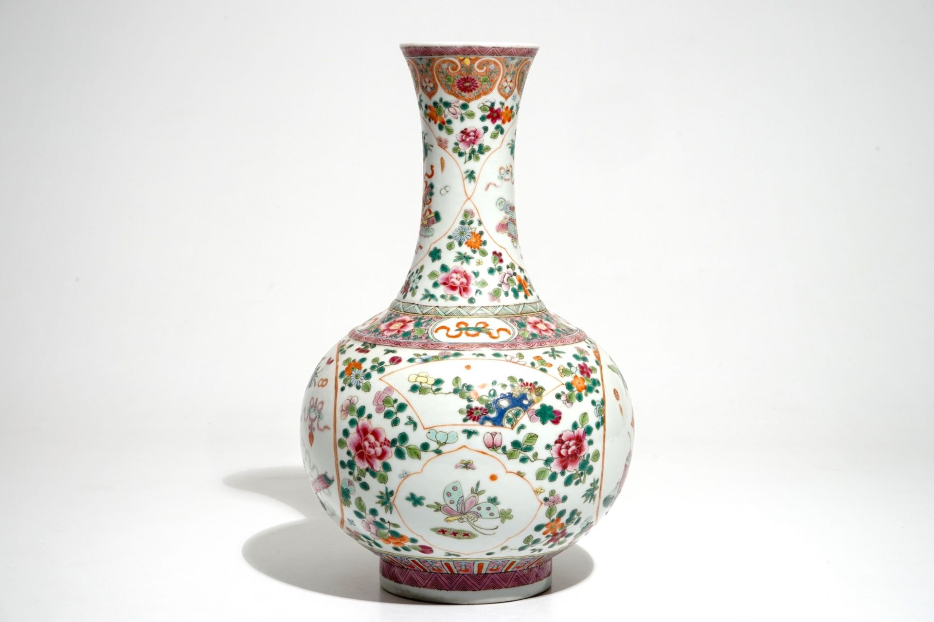 A Chinese famille rose bottle vase, Guangxu mark, 20th C. - Image 4 of 6