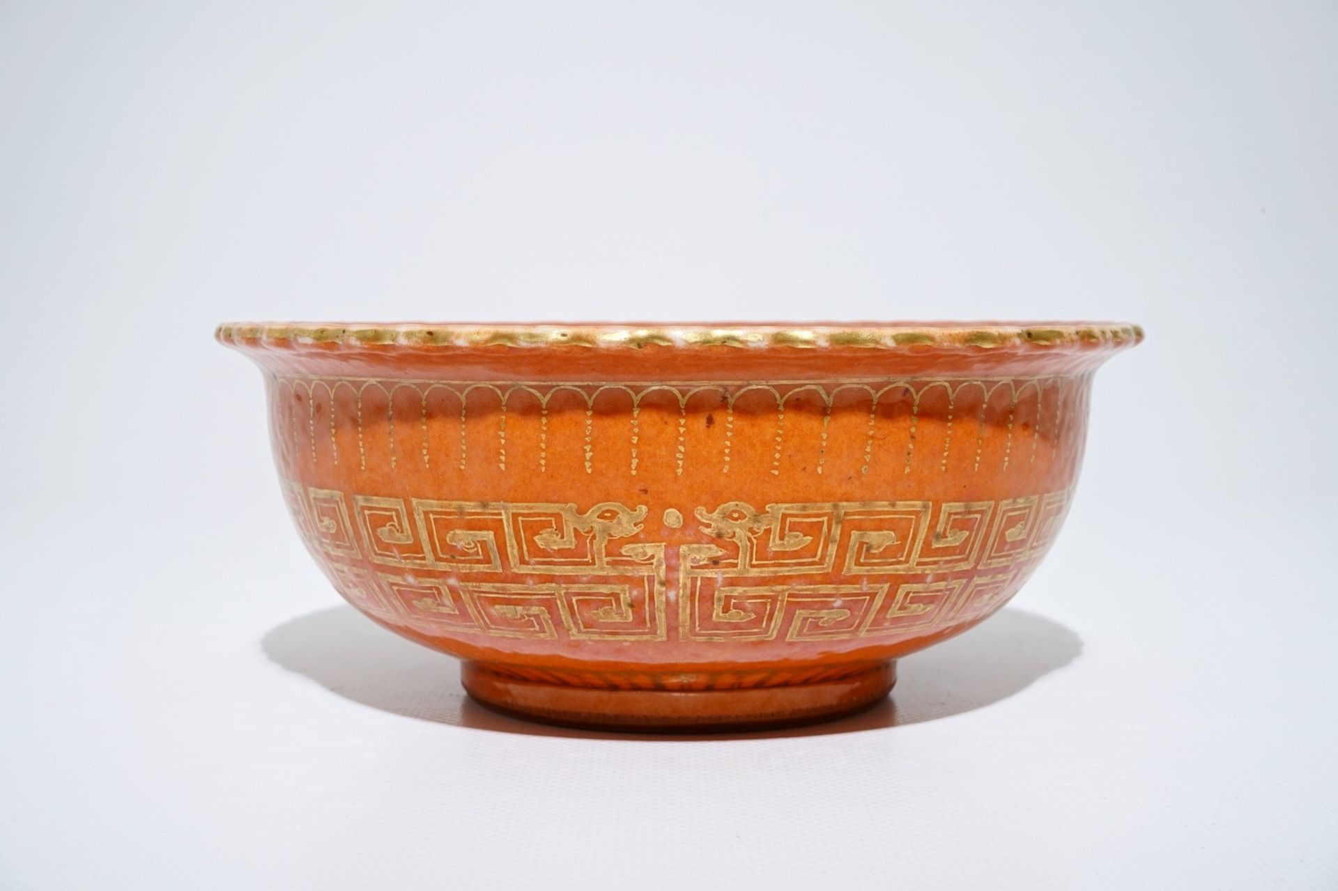 A Chinese coral-glazed and gilt bowl, Daoguang mark, 19th C. - Image 4 of 7