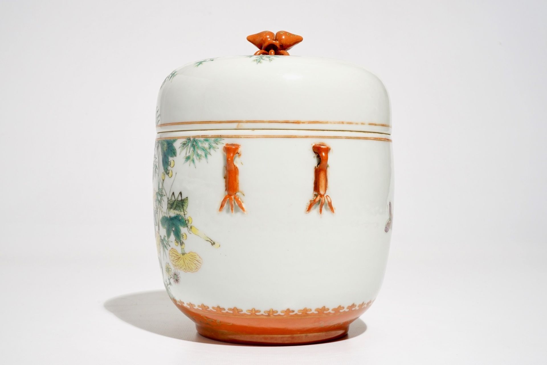 A large Chinese cylindrical box and cover, Qianlong mark, 19/20th C. - Image 4 of 7