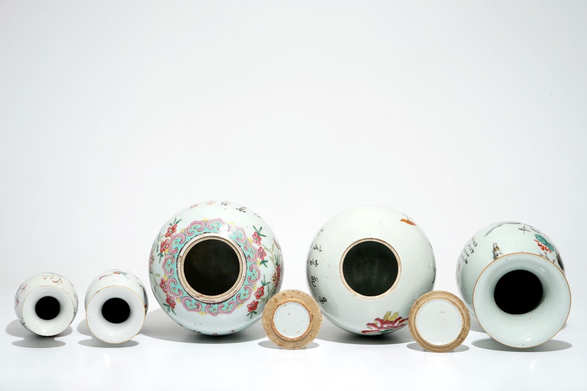 Five various Chinese famille rose vases, 19/20th C. - Image 5 of 6