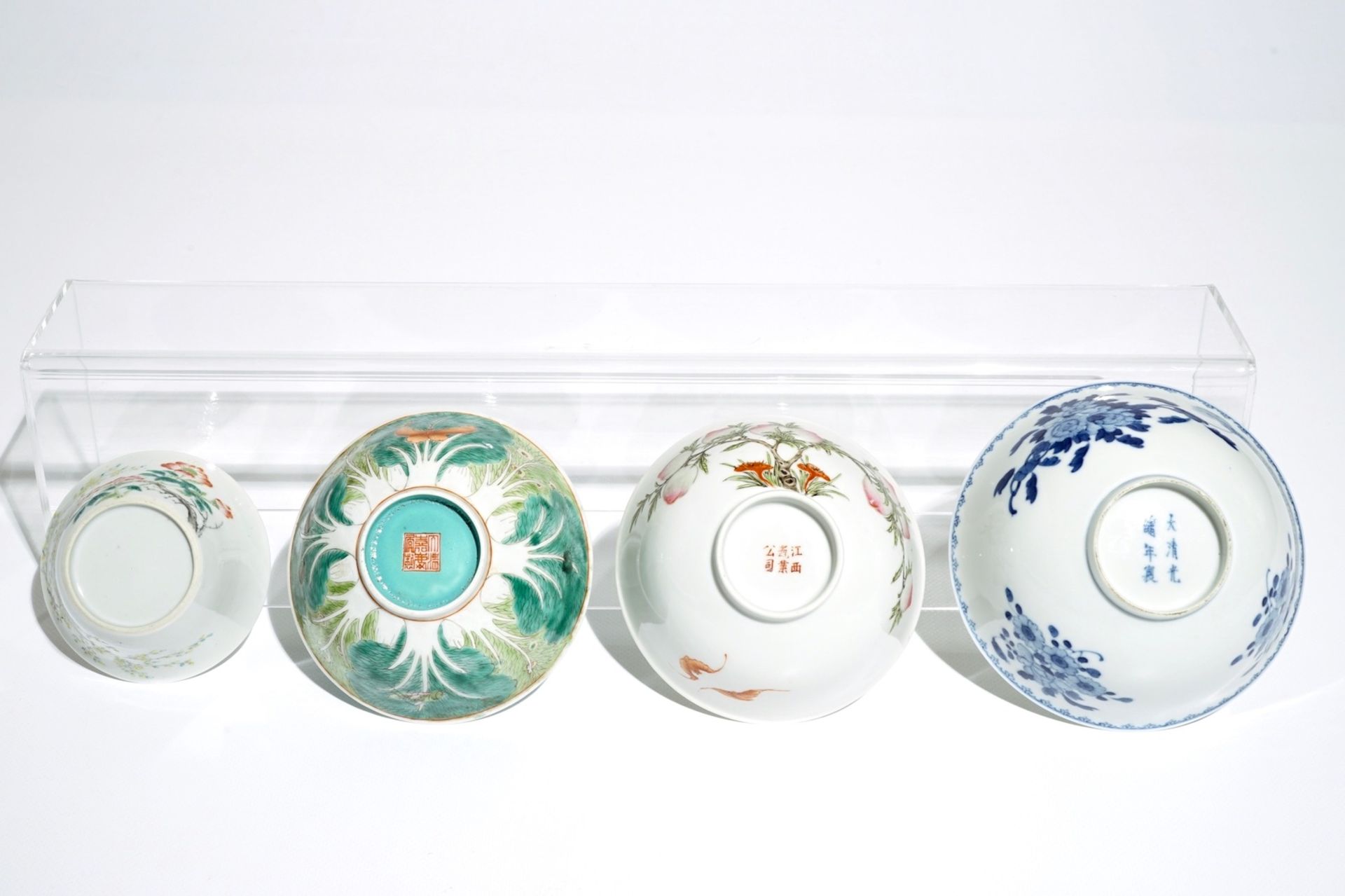 Four various Chinese famille rose and blue and white bowls, 19/20th C. - Image 6 of 6