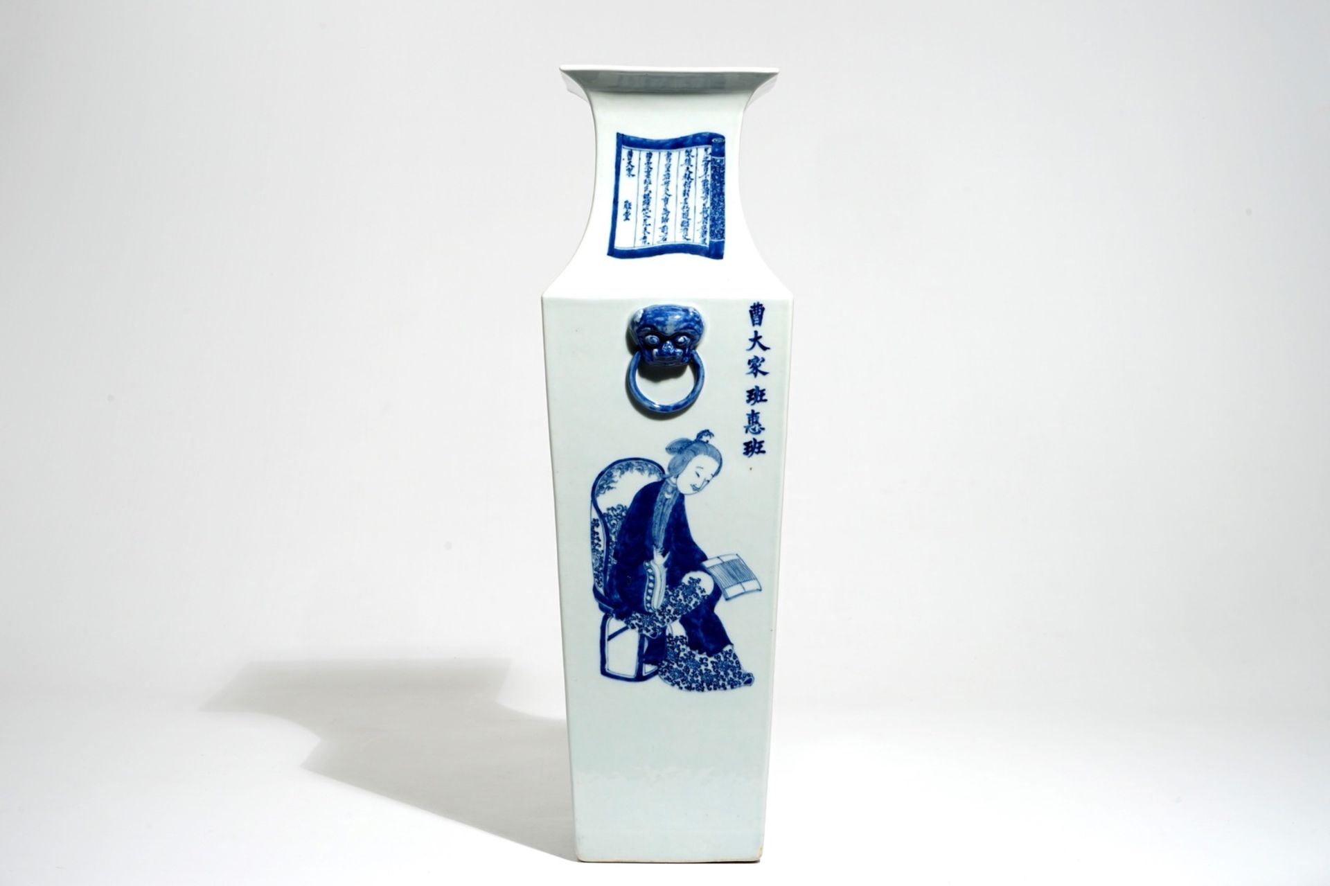 A Chinese square blue and white Wu Shuang Pu vase, 19th C. - Image 3 of 7