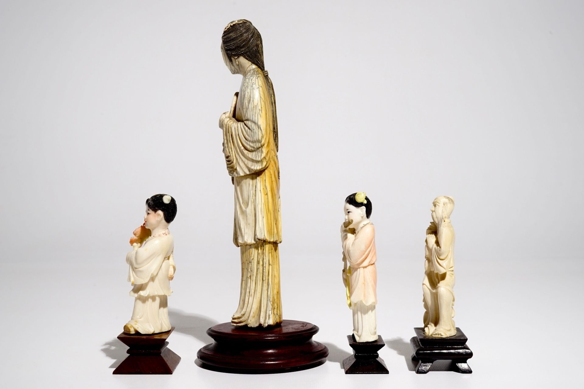 Four Chinese ivory figures on wooden bases, 19/20th C. - Image 5 of 7