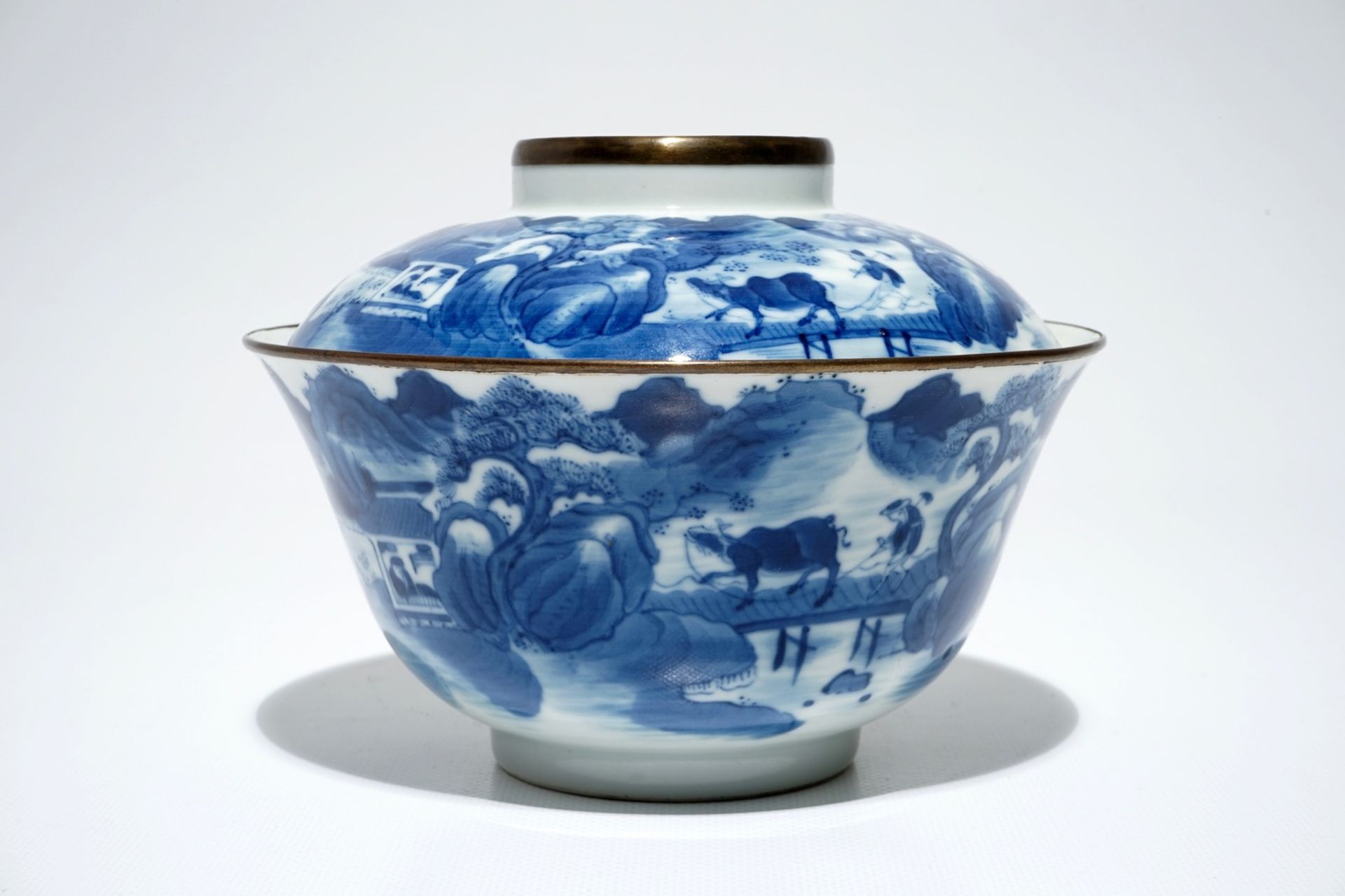 A Chinese blue & white "Bleu de Hue" covered bowl for the Vietnamese market, Xianfeng mark & period