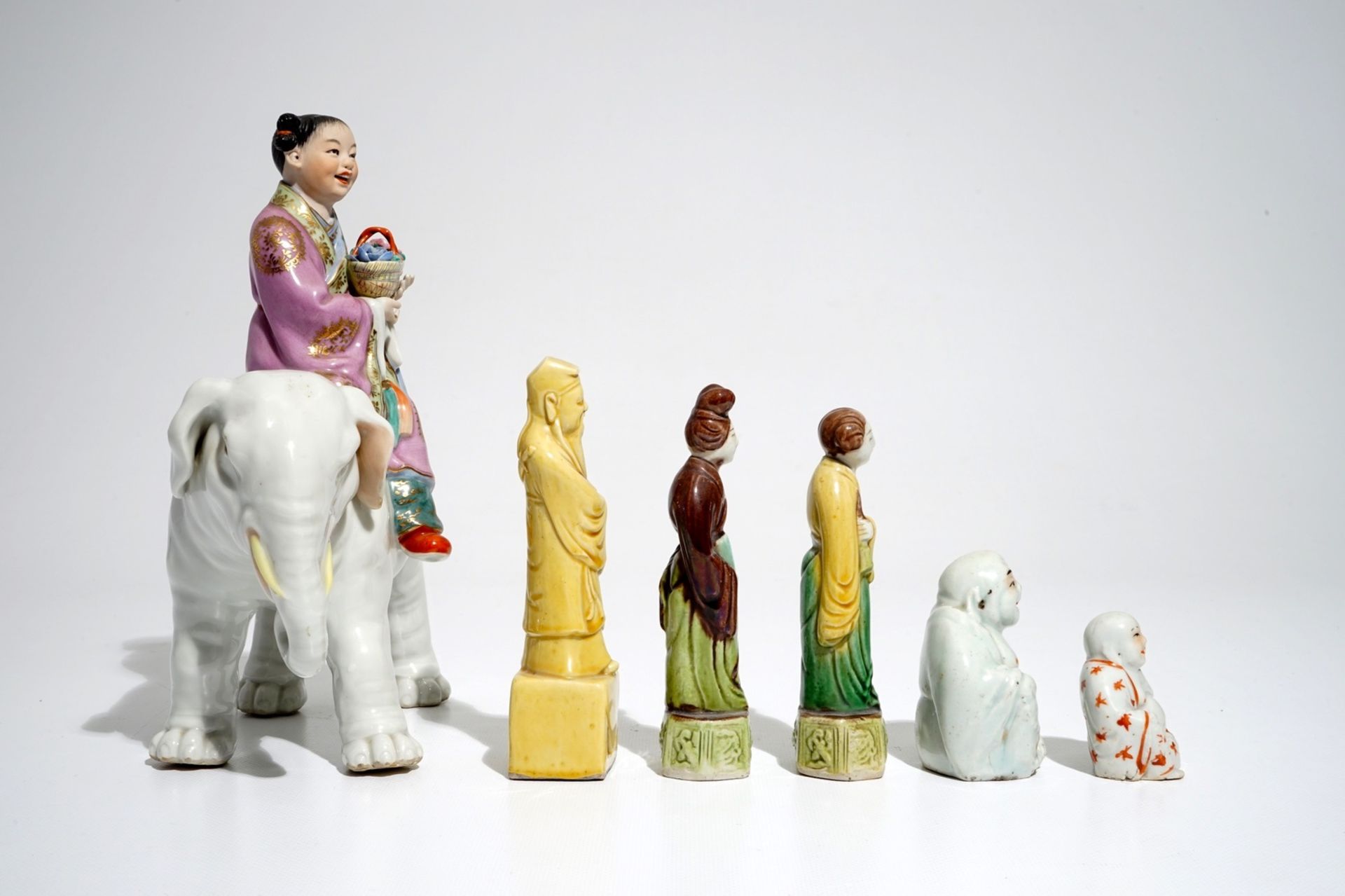 Six various Chinese famille rose and sancai-glazed figures, incl. a girl on an elephant, 19/20th C. - Image 5 of 7