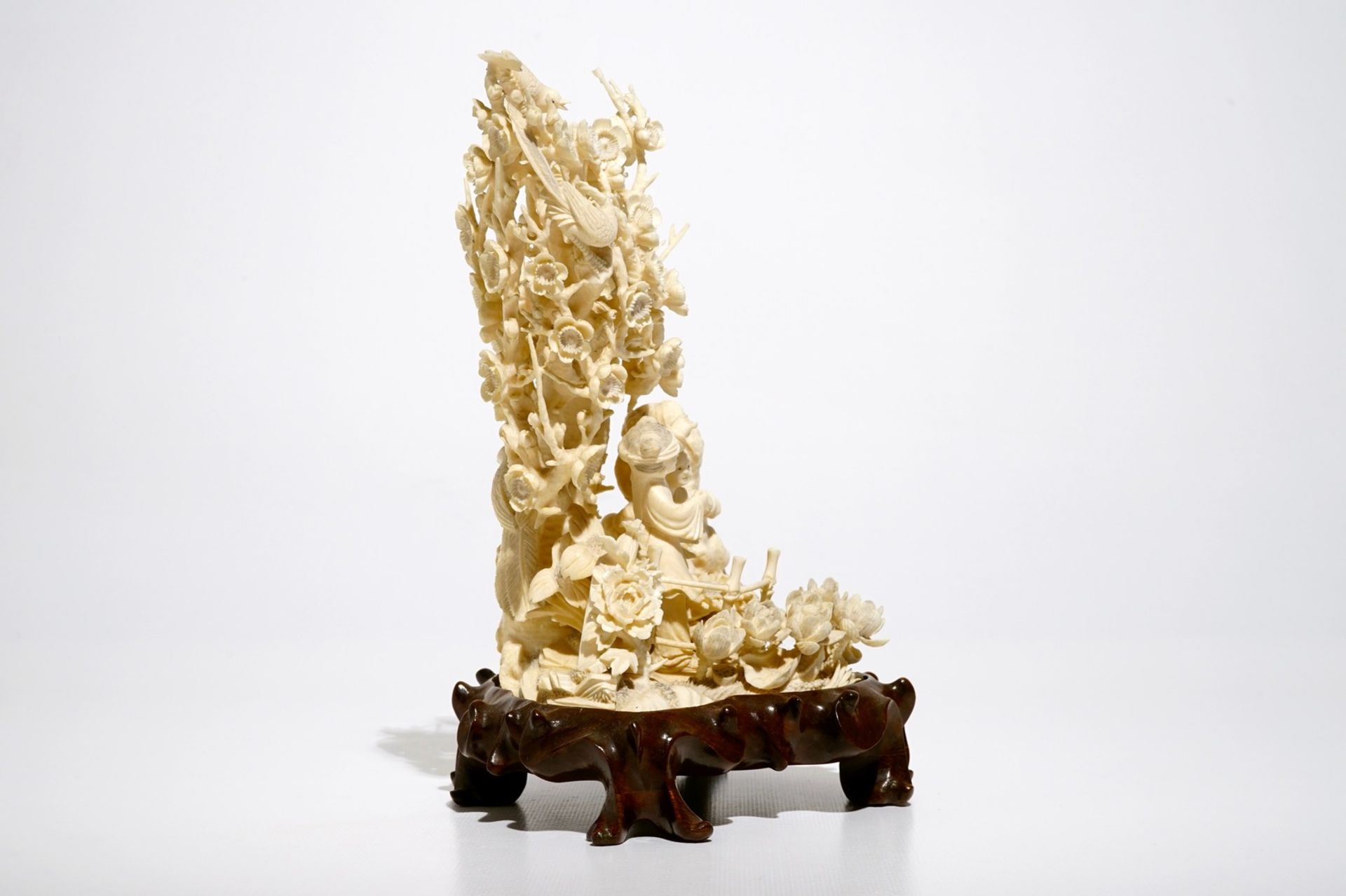 A Chinese carved ivory group of playing children, 2nd quarter 20th C. - Image 3 of 7