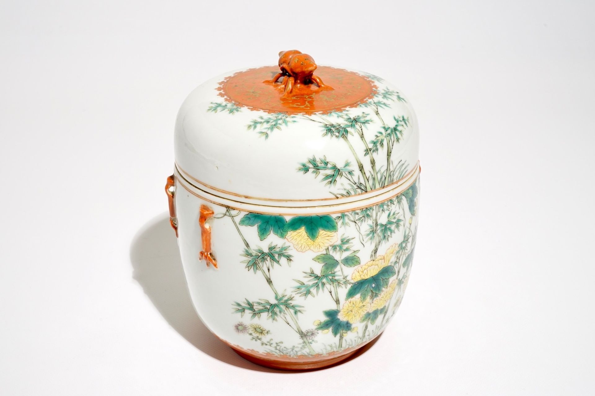 A large Chinese cylindrical box and cover, Qianlong mark, 19/20th C. - Image 7 of 7