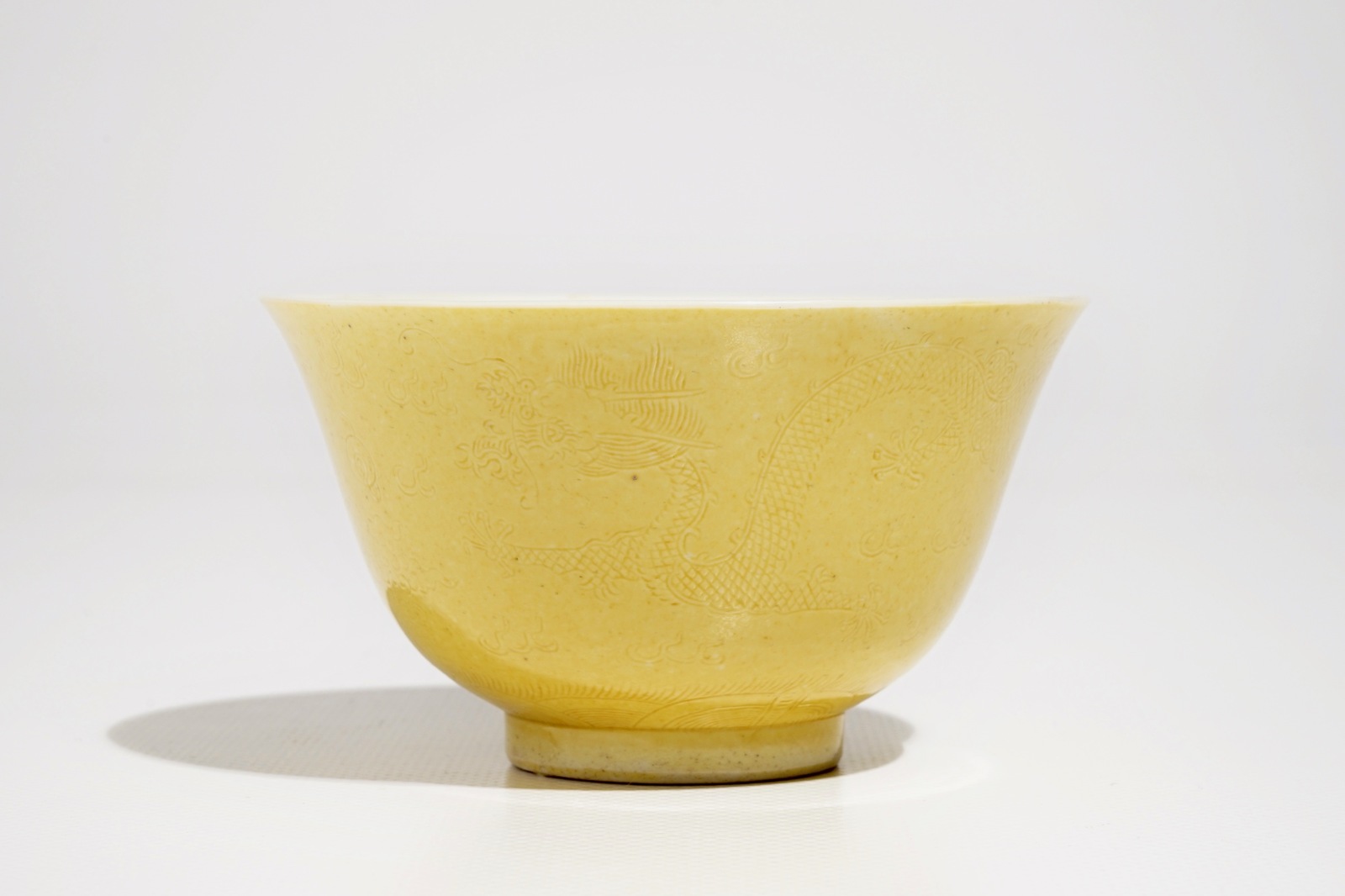 A Chinese yellow-glazed incised dragon bowl, Guangxu mark, 19/20th C. - Image 3 of 6