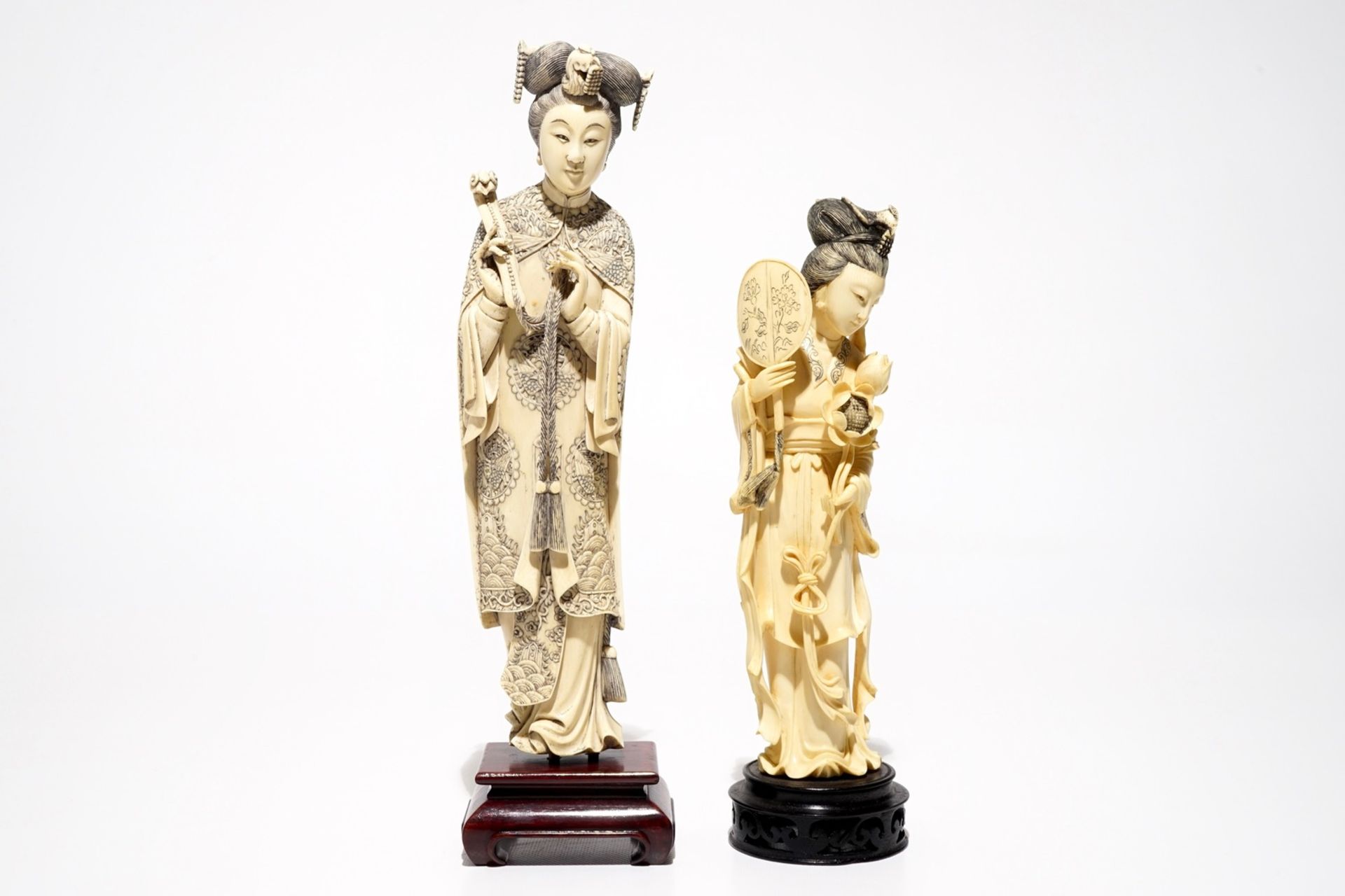 Two Chinese ivory figures of ladies on wooden bases, 19/20th C. - Image 2 of 7