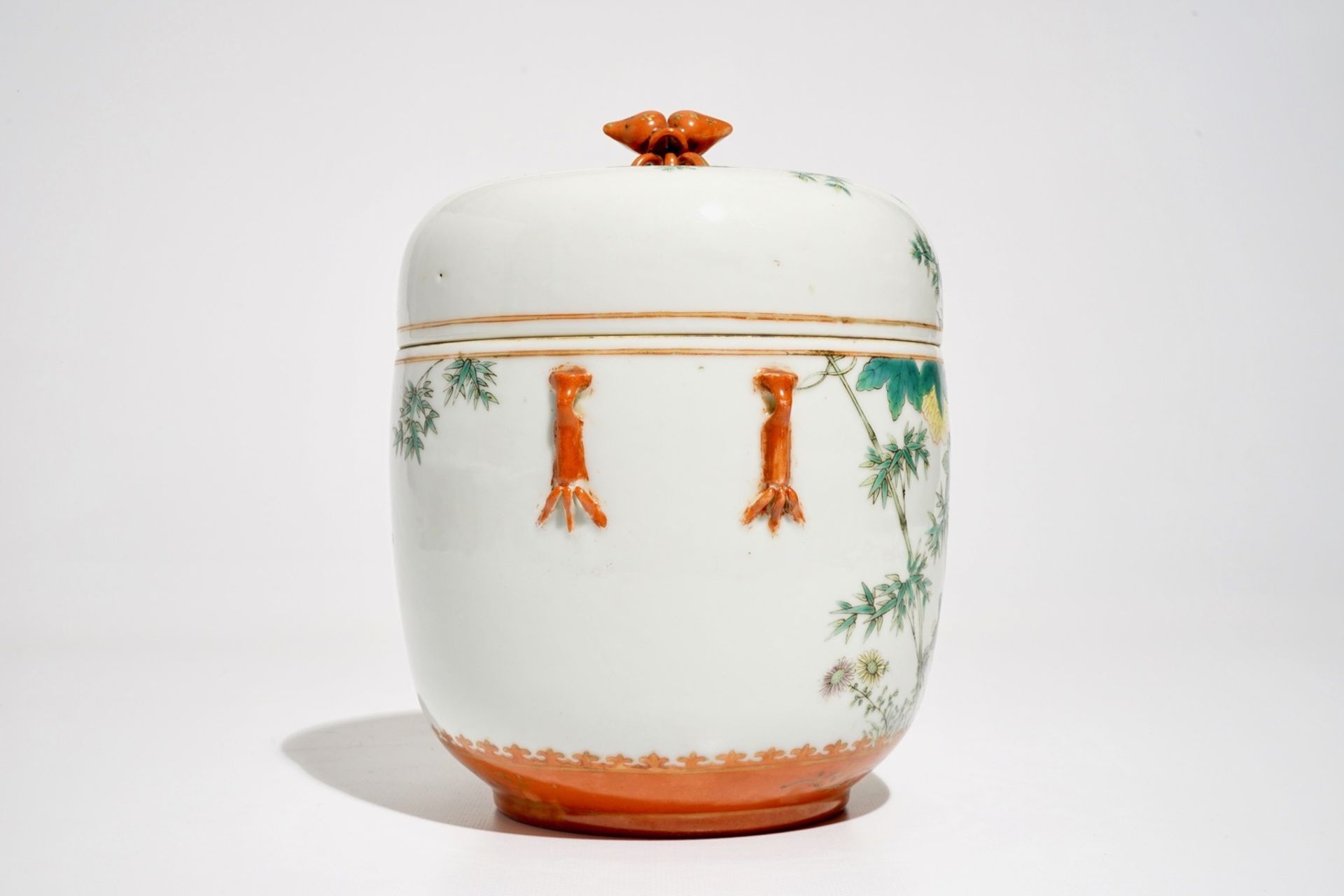 A large Chinese cylindrical box and cover, Qianlong mark, 19/20th C. - Image 2 of 7