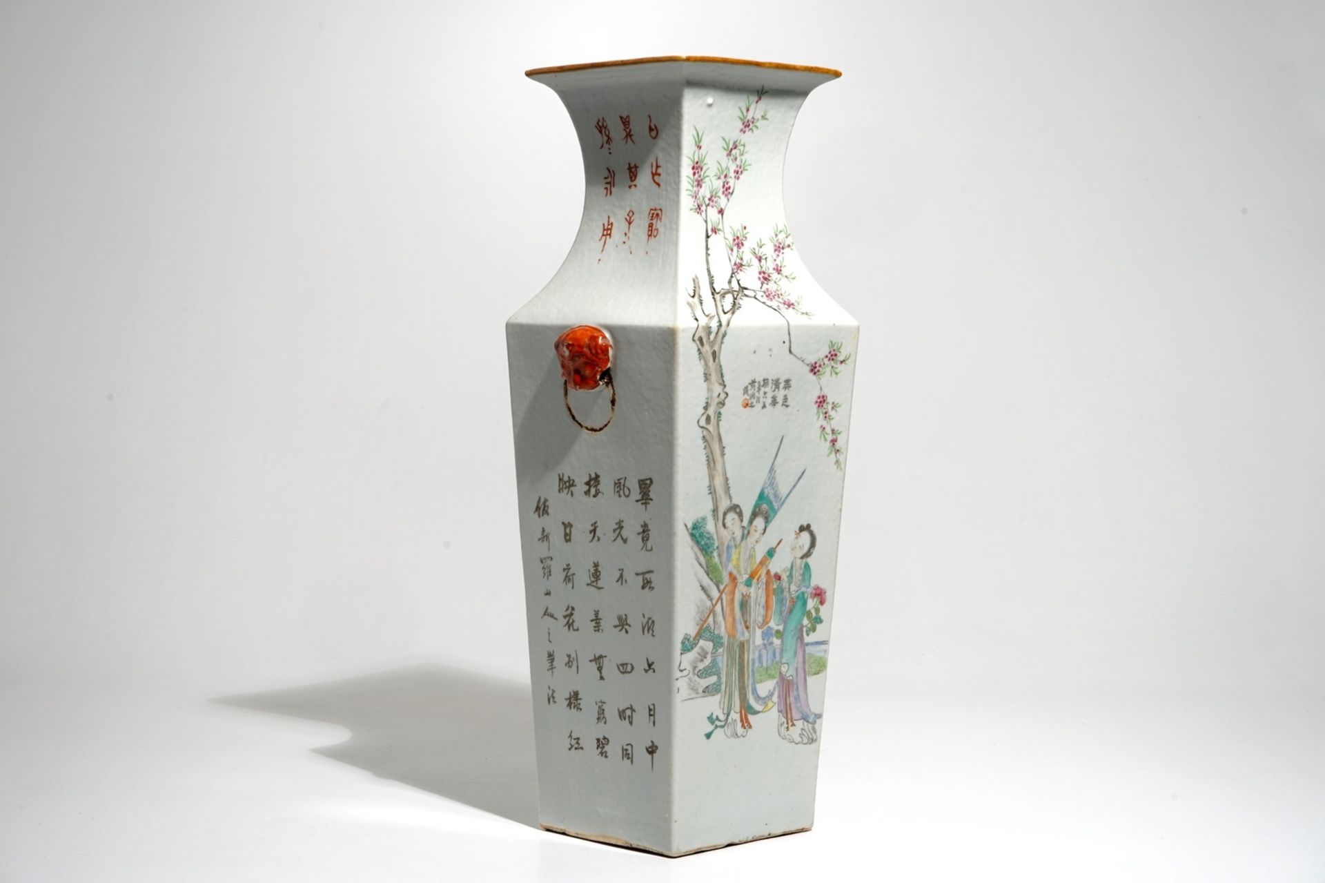 A tall square Chinese famille rose vase, 19/20th C. - Image 7 of 7