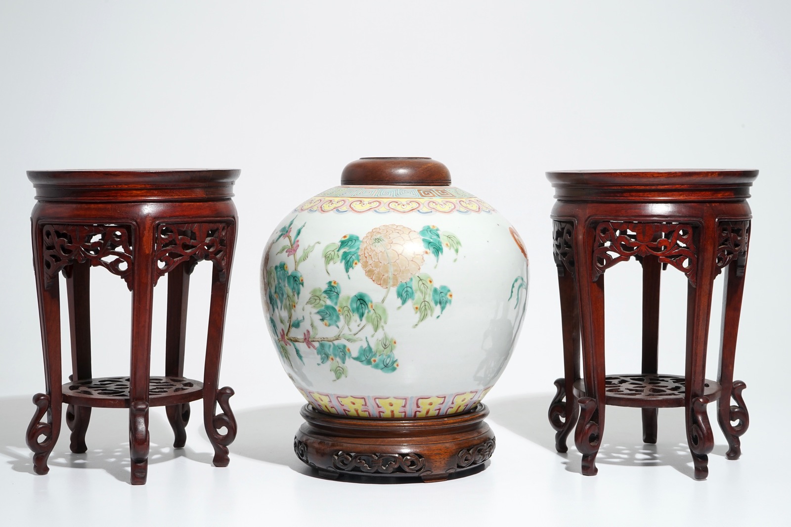 A Chinese famille rose jar and cover, with a pair of wooden stands, 19/20th C. - Image 2 of 6
