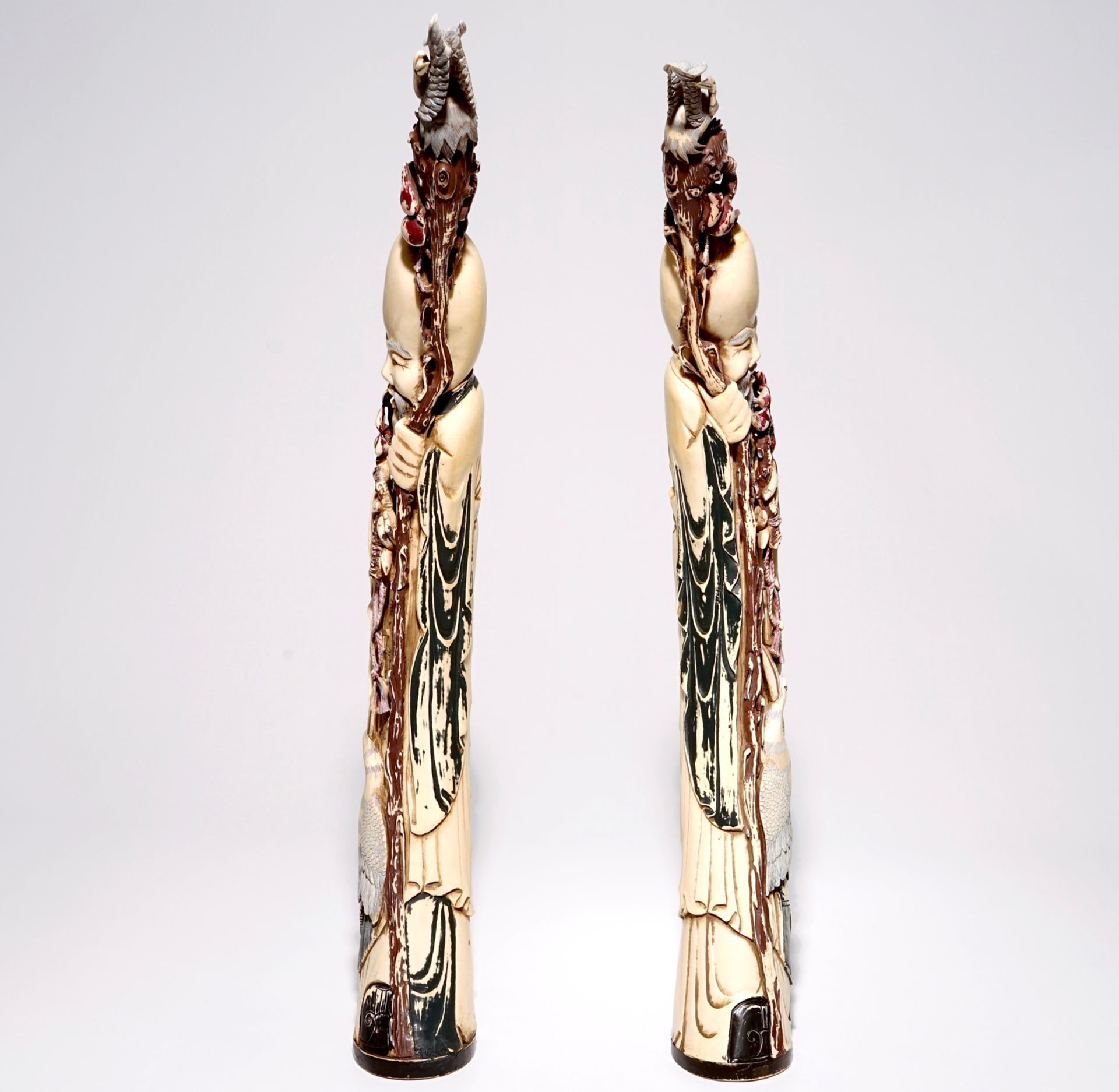 A pair of tall Chinese polychrome carved ivory figures of immortals, 19/20th C. - Image 4 of 6