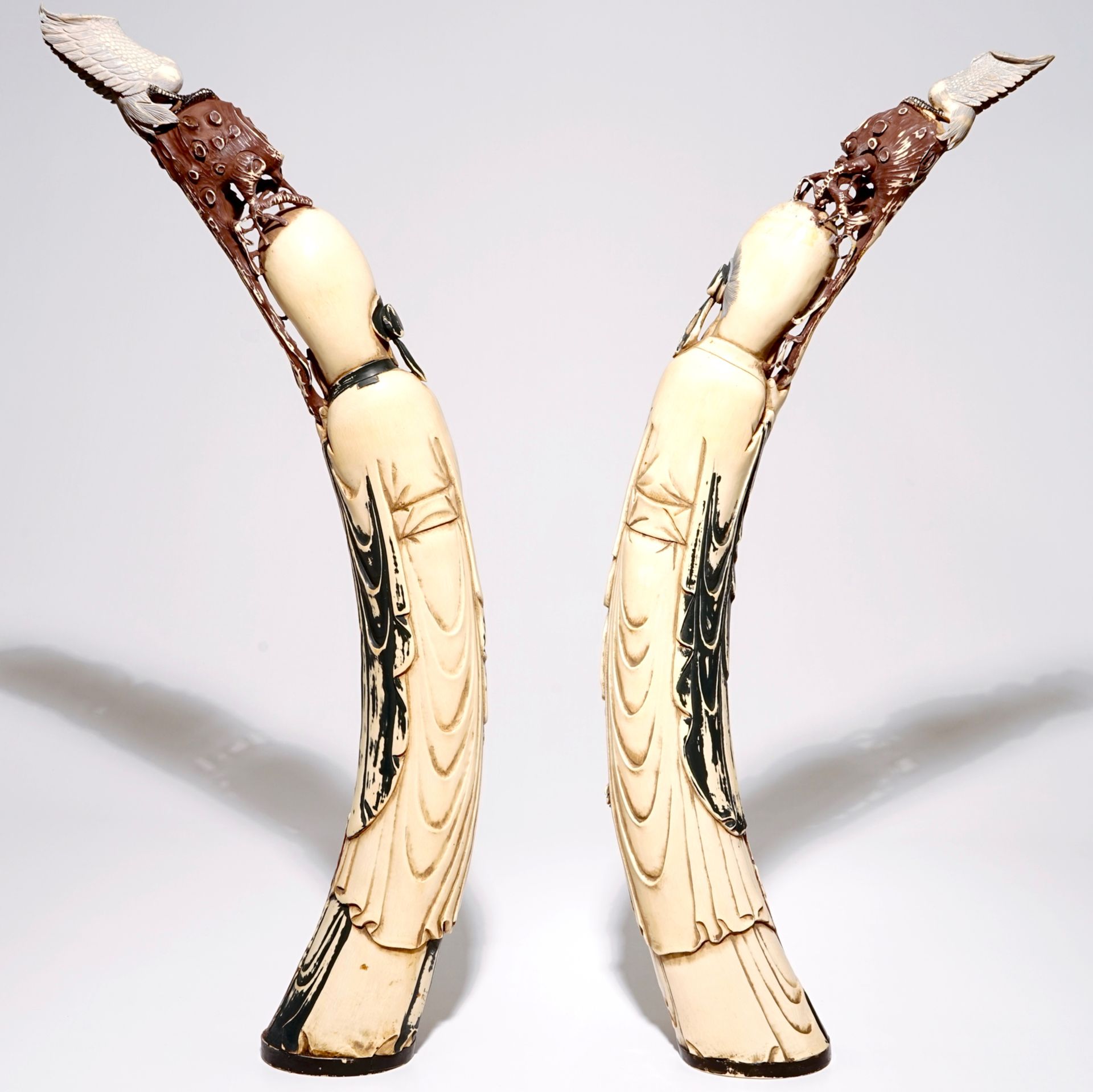 A pair of tall Chinese polychrome carved ivory figures of immortals, 19/20th C. - Image 3 of 6