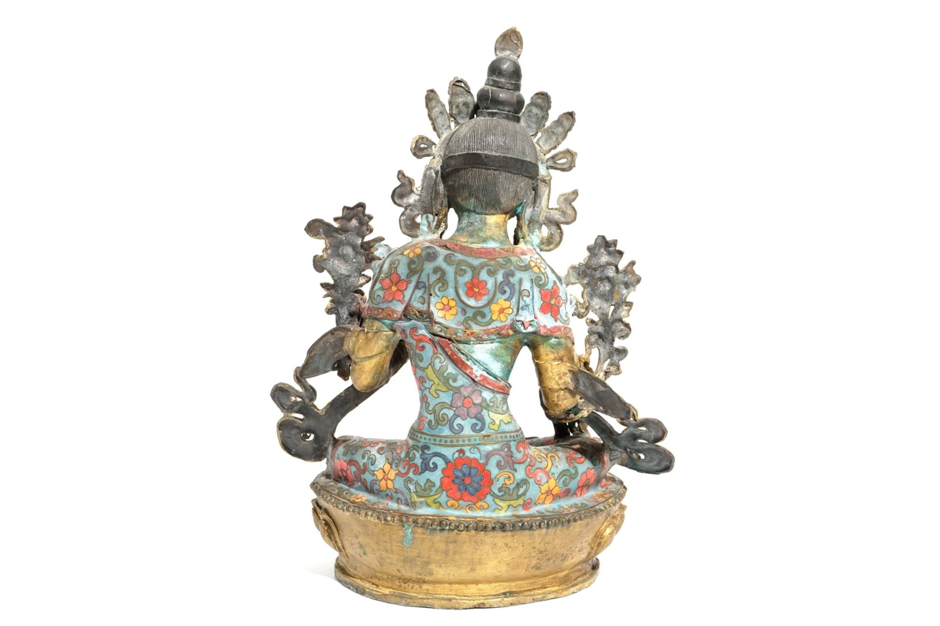 A large Chinese gilt bronze and cloisonné figure of Green Tara, 19th C. - Image 3 of 10