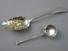 A GEORGIAN SILVER FRUIT SERVING SPOON, 1.7 troy ozs, London 1812 and a silver castor spoon with