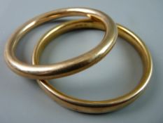 TWO PLAIN HOLLOW NINE CARAT GOLD BANGLES, 27.7 grms