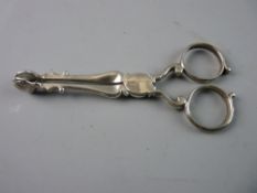 A PAIR OF GEORGIAN SILVER SUGAR NIPS, believed Continental, 1 troy oz