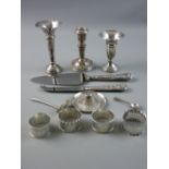 A PARCEL OF MIXED SILVER ITEMS - a 925 silver model of a Mexican sombrero, 0.5 troy oz, four non-