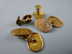 A PAIR OF FIFTEEN CARAT GOLD CUFFLINKS with three matching collar studs, all with chased decoration,