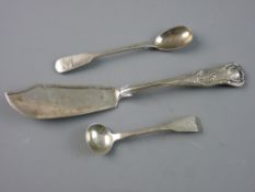 A KING'S PATTERN SILVER BUTTER KNIFE, 2.2 troy ozs, London 1873 and two fiddle patterned mustard/
