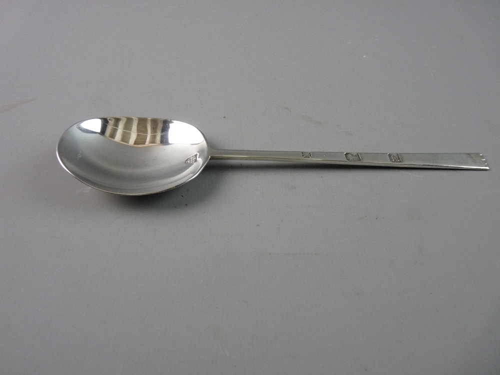 A COPY OF AN EARLY SILVER SPOON, 1.4 troy ozs, Chester 1938