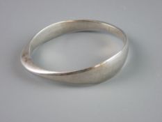 A SOLID 925 STERLING SILVER SHAPED BANGLE, 1.6 troy ozs by David Andersen, Norway