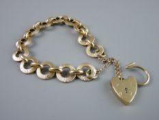 A NINE CARAT GOLD BRACELET of circular discs with oval links and with padlock and safety chain, 22.9