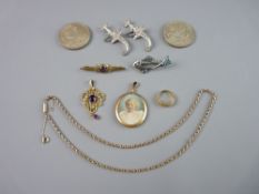 A SMALL PARCEL OF MIXED ITEMS including a nine carat gold lyre pendant, a small dress ring, photo