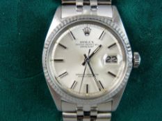 A 1980's GENTLEMAN'S ROLEX STAINLESS STEEL ENCASED OYSTER DATEJUST WRISTWATCH with Swiss automatic