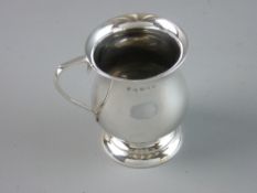 A SILVER TANKARD of waisted form on a stepped circular base, 8.5 cms high, Birmingham 1911, 2.2 troy