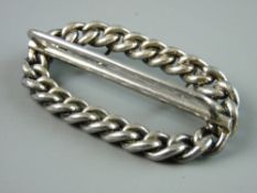 AN OBLONG SILVER LINK 'SPIKE' BUCKLE, each link marked, total 48 grms gross