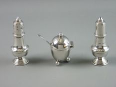 A PAIR OF SILVER SALT & PEPPER CONDIMENTS, 2.5 troy ozs, Birmingham 1990 and a plain egg shaped