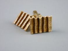 A PAIR OF NINE CARAT GOLD BARK-EFFECT OBLONG CUFFLINKS, boxed, 10 grms