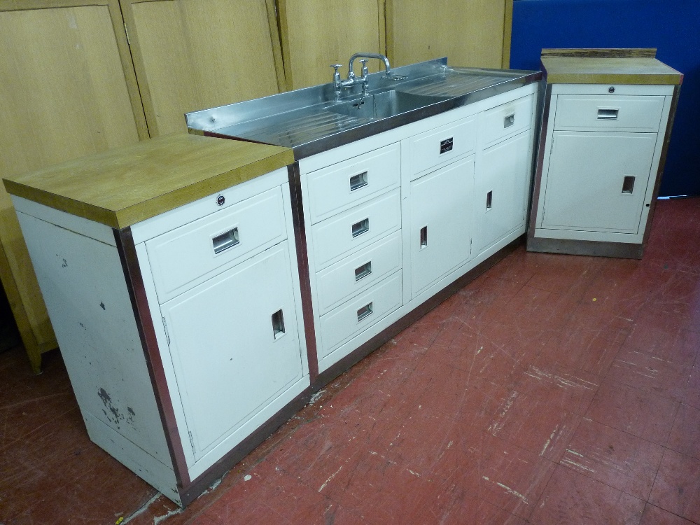 MILLERSDALE VINTAGE KITCHEN BASE UNITS comprising double drainer and sink unit with an arrangement