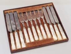 A SET OF OLD SHEFFIELD PLATE TEA KNIVES & FORKS having carved mother-of-pearl handles by John