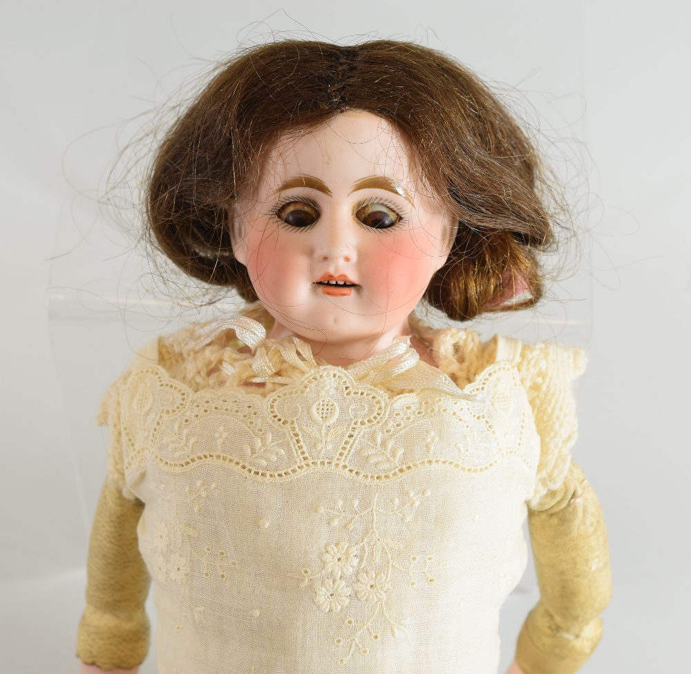 AN EDWARDIAN PORCELAIN HEAD DOLL having opening and closing eyes and with porcelain forearms and - Image 2 of 2