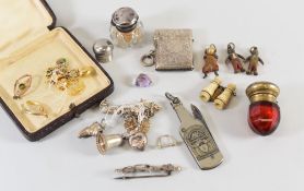 A CHARMING PARCEL OF INTERESTING MINIATURE COLLECTABLES including a Worthington's Indian Pale Ale