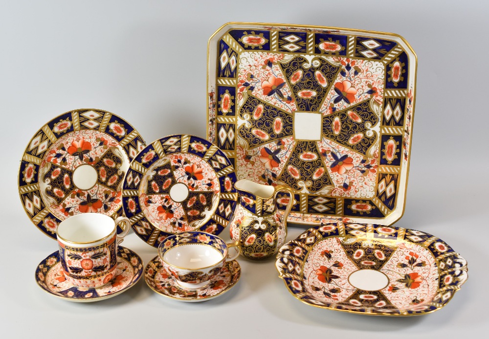 A PARCEL OF MID-VICTORIAN DAVENPORT TABLEWARE all in the Imari pattern and comprising tray, twin-