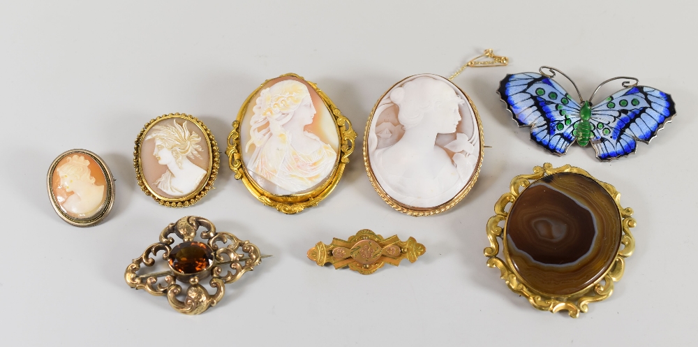 A COLLETION OF MIXED ANTIQUE BROOCHES comprising four cameos including good 9ct gold rope-twist
