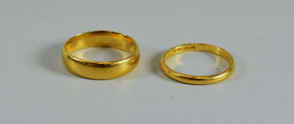 TWO 22CT YELLOW GOLD WEDDING BANDS, 6.8gms