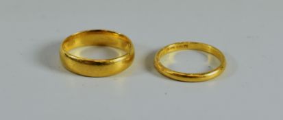 TWO 22CT YELLOW GOLD WEDDING BANDS, 6.8gms