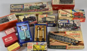 A PARCEL OF MIXED 00 GUAGE RAILWAY ITEMS including a Wills 'Finecast' GWR (9400 Class), Hornby Dublo