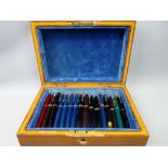 SIXTEEN PARKER FOUNTAIN PENS to include two Victory, six Duofold, three Juniors and two Seventeens